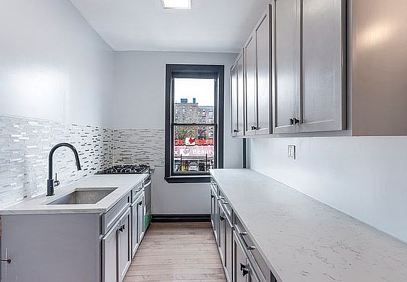 5th image of 2913 Foster Ave APT 2E