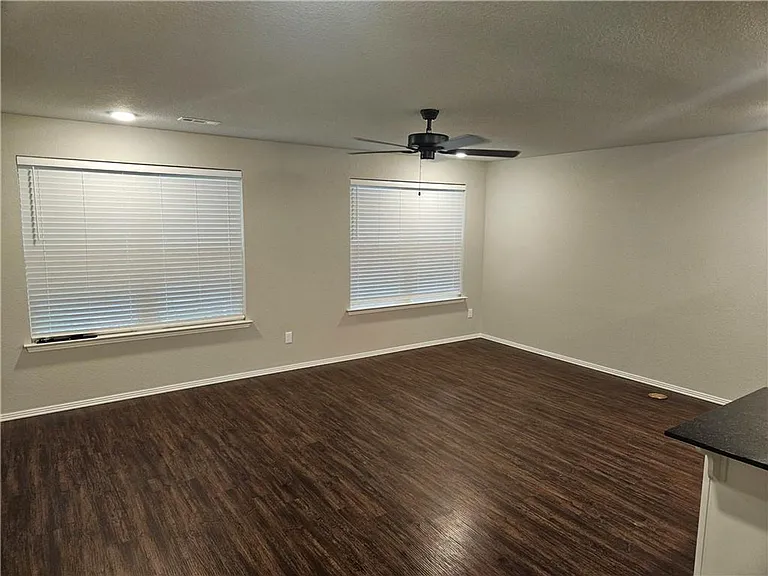 2489 N Brophy Ave — Photo 3