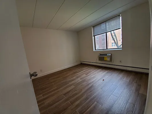 Rented by Bahar Management | media 30