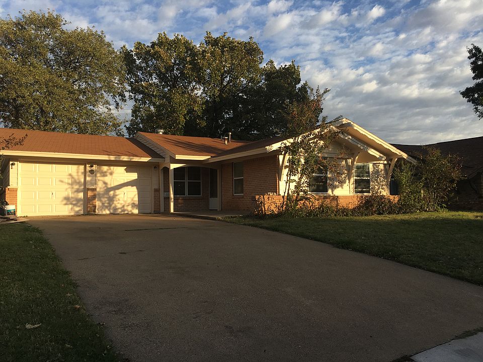 1st image of 2213 Woodoak Dr