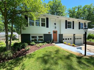 137 Forest Hill Dr, Avon Lake, OH 44012