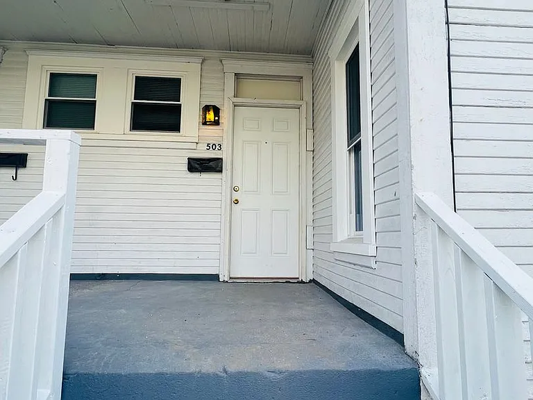 501-503 McLane Ave — Photo 11