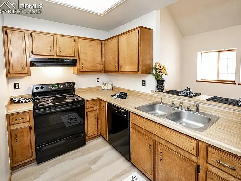 3924 Berkley Ct — Photo 2