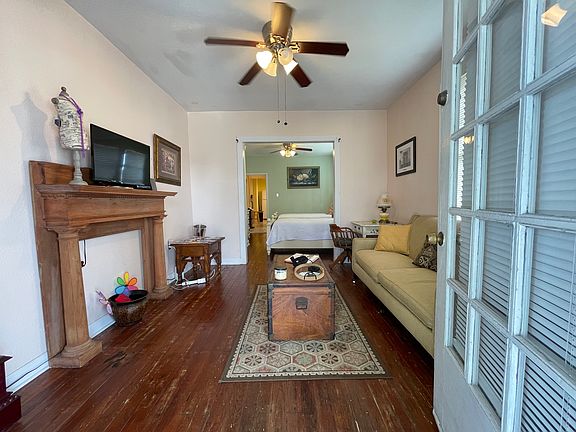 3rd image of 1523 Desire St