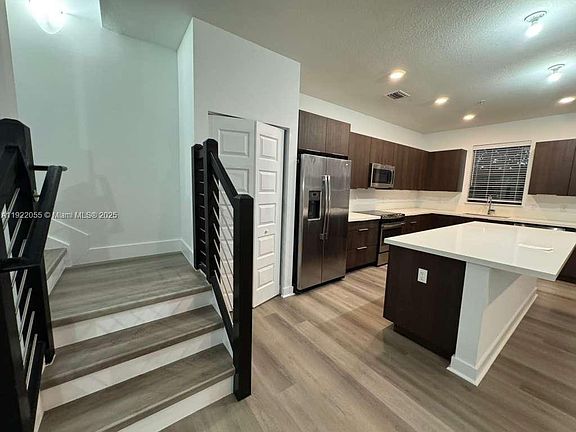 5th image of 10473 NW 82nd St #1073