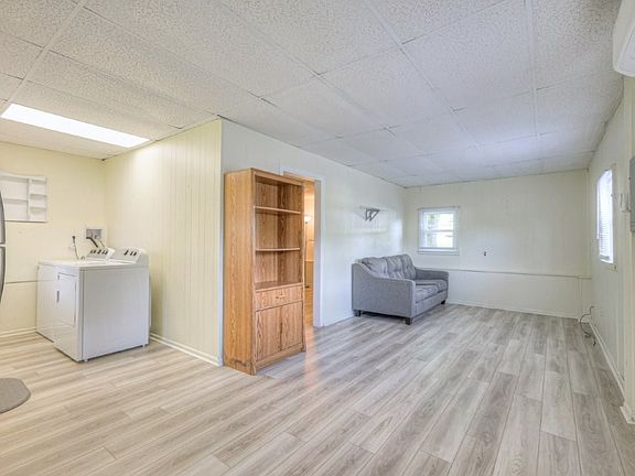 2nd image of 1408B Birch St #1408B