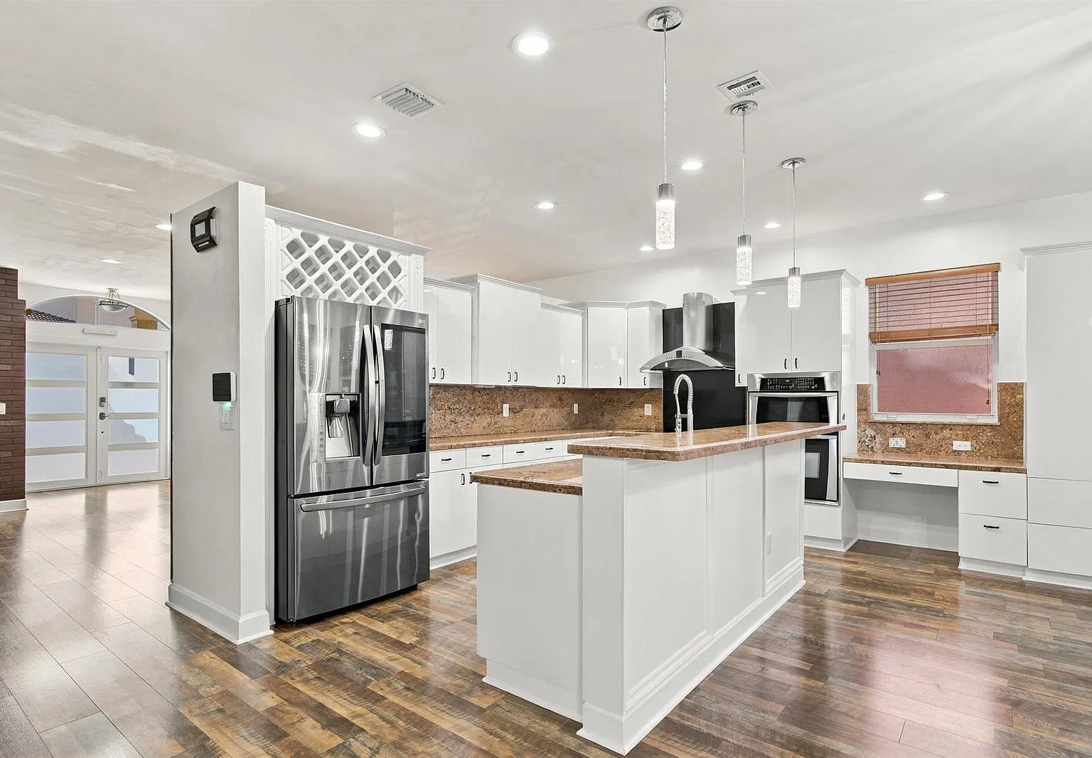 4 bed, 2.5 bath, 2488 sqft, $4,300 — Photo 4