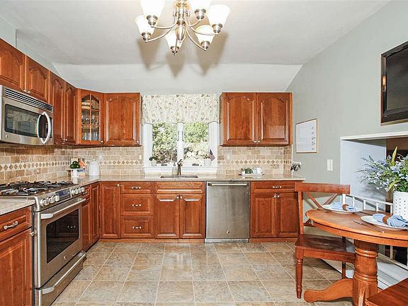 3rd image of 102 Kiwanis Dr