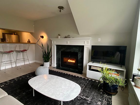 3rd image of 3168 Laurel St #Penthouse 3