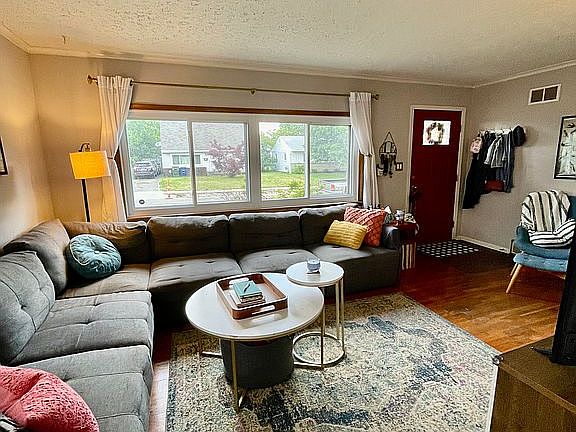 4th image of 765 Weldon Ave