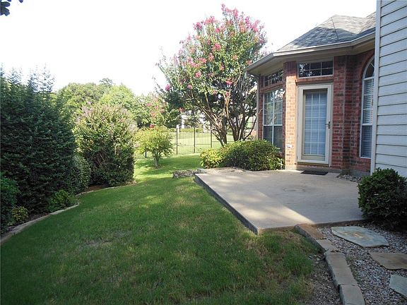4th image of 953 Kingwood Cir