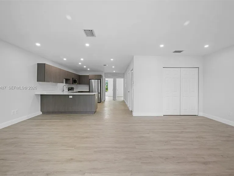 349 NW 40th St #203 — Photo 1