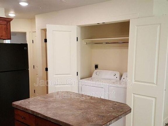 3rd image of 878 Everett Pl #2