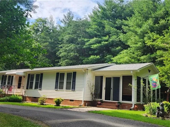 183 Davids Pl, Lowgap, NC 27024