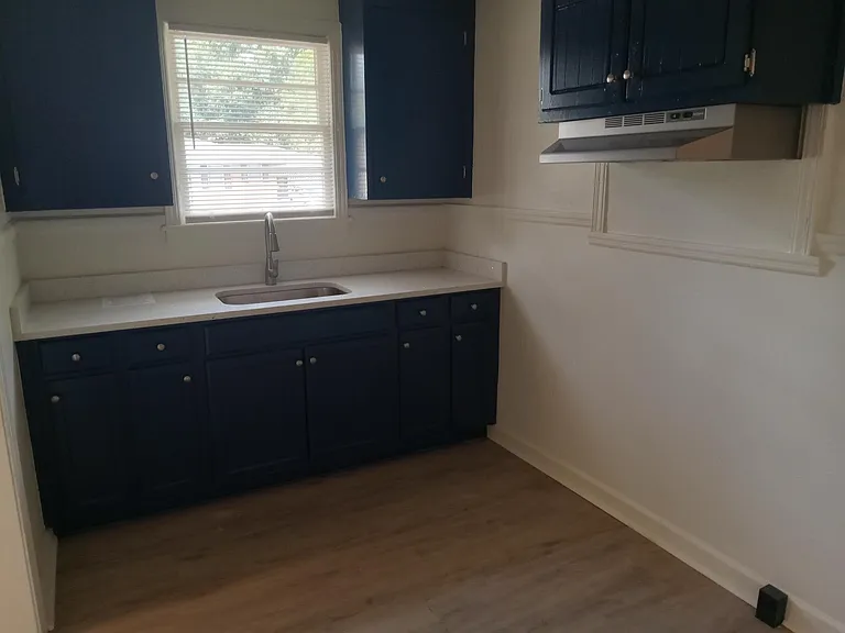 2836 Knox St — Photo 5