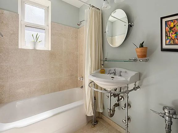 5th image of 345 E 54th St APT 6H