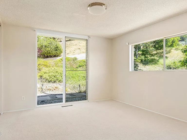 2075 Linda Flora Dr — Photo 13