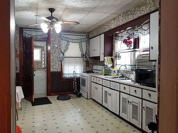 5th image of 12755 Lincoln St