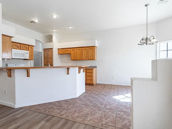 4th image of 10705 E 38th St