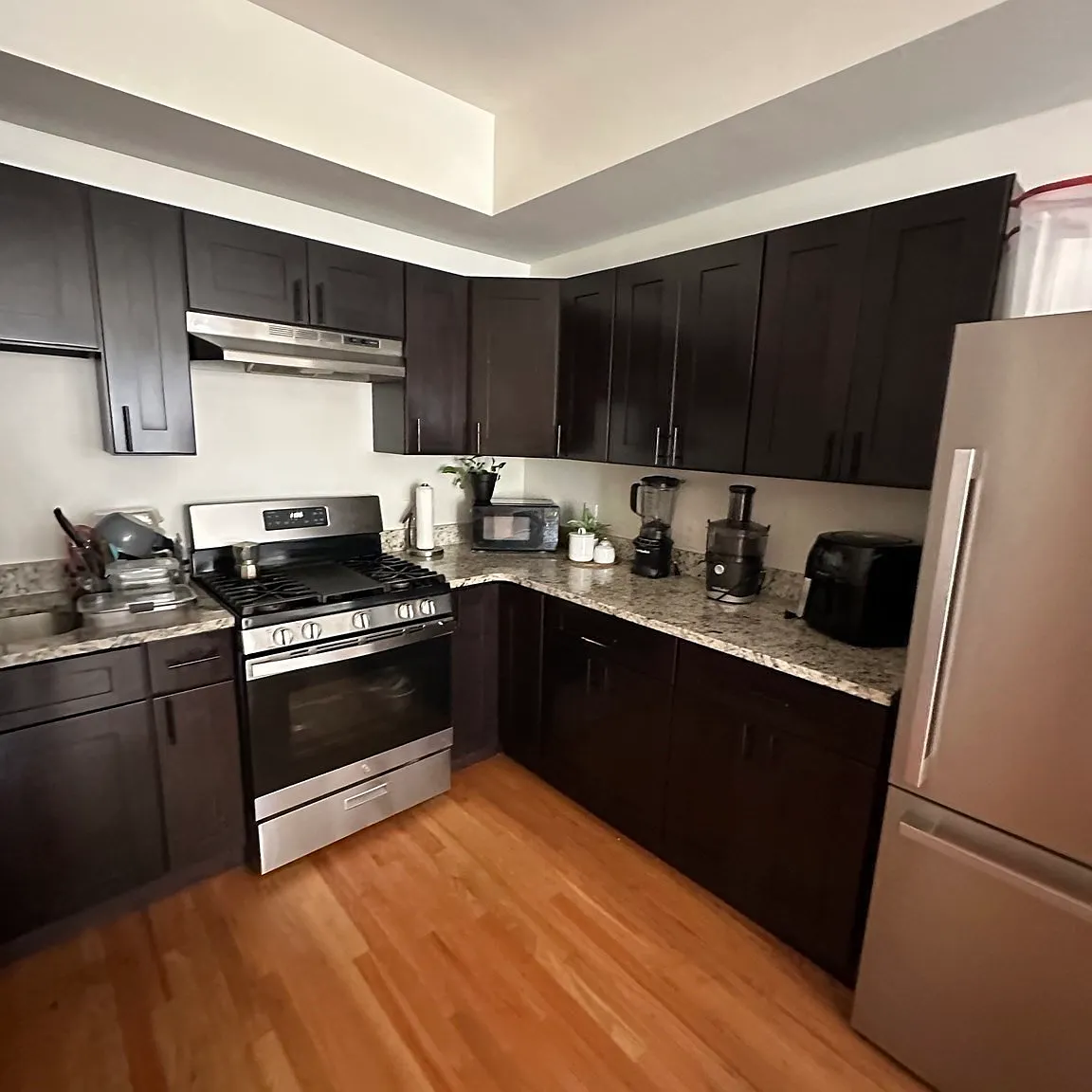 3 bed, 850 sqft, $2,750 — Photo 1