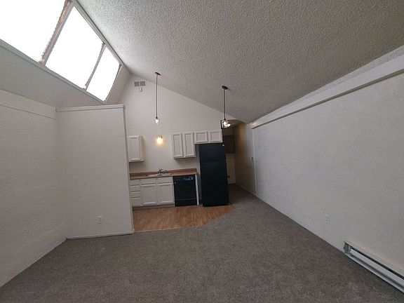 3rd image of 1249 Hunter Ct APT B