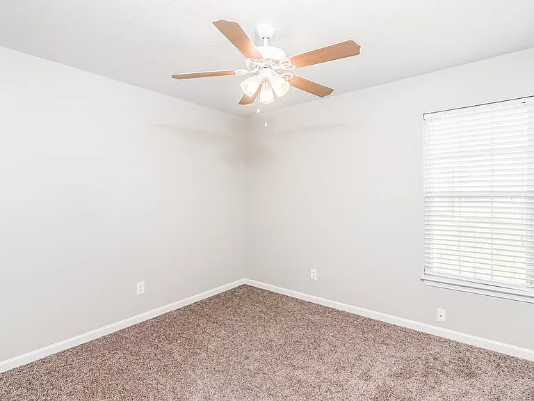 1202 Elisha Ct — Photo 9