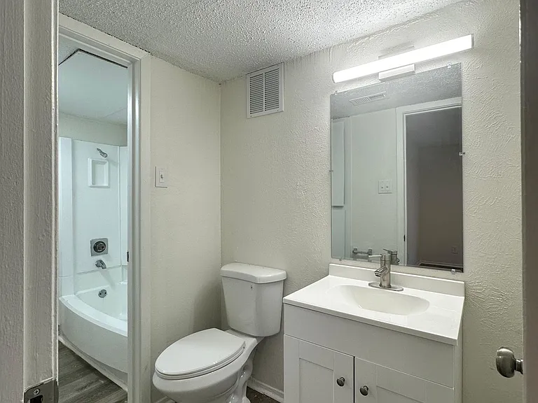Whittington Park Apartments — Photo 3