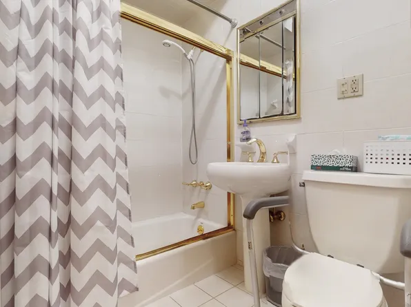 3851 Laurel Avenue image 9 of 23