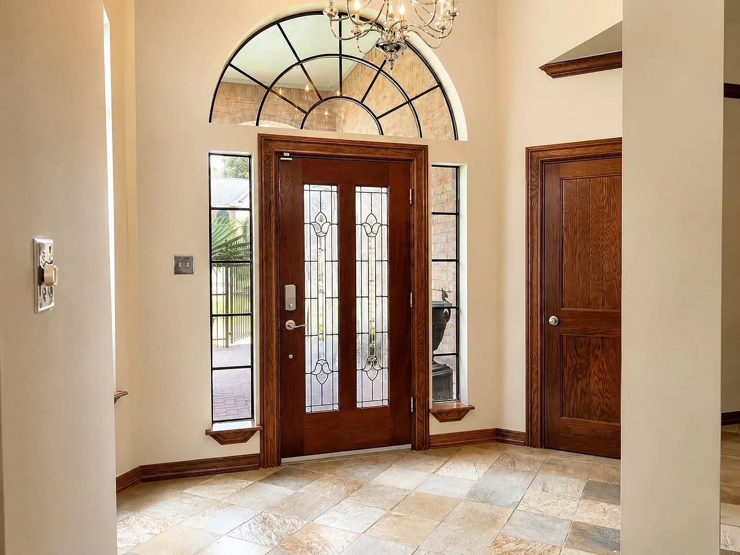 3 bed, 2.5 bath, 2614 sqft, $2,200 — Photo 3