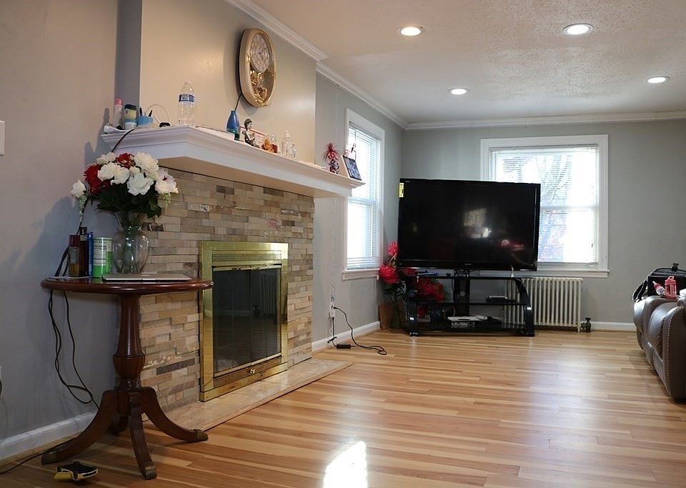 1189 Bradley Rd, Springfield, MA 01118 Zillow