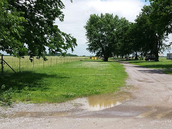 4th image of 2509 East 500 Road