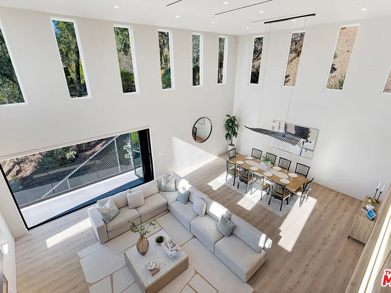 7966 Mulholland Dr — Photo 39