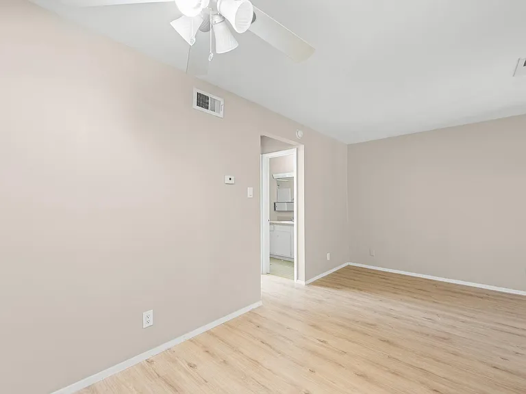 2012 Brun St #E — Photo 11