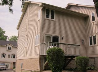 436 Meadowridge Cir, Lake Mills, WI 53551