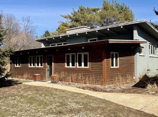 809 W Riverview Dr, Glendale, WI 53209