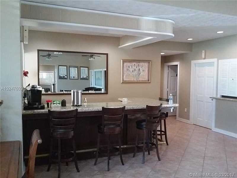 1st image of 1402 The Pointe Dr #1ST