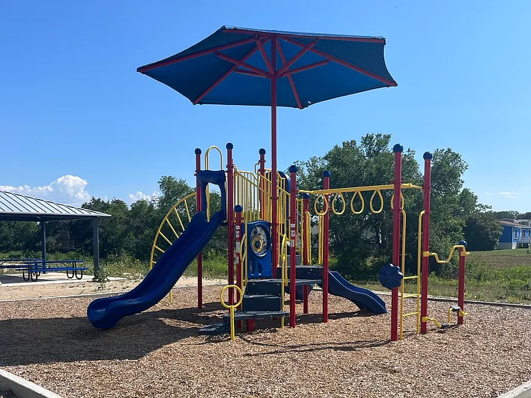 Grand Oaks at Liberty HIll — Photo 7