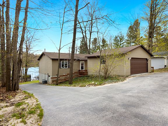 5th image of 18851 Lakewood Cir