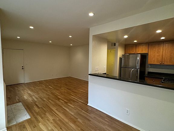 4th image of 1628 S Bundy Dr APT 106