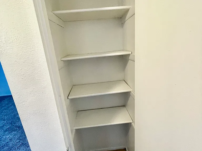 Applegate Apartment — Photo 18