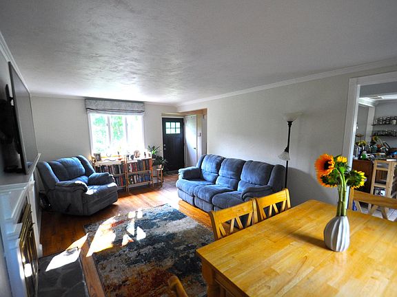 3rd image of 1002 Greenlawn Dr #1