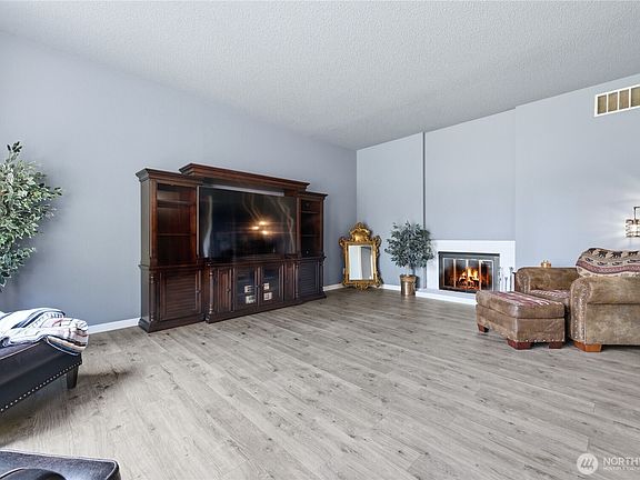 3rd image of 7010 TOPAZ Drive SW