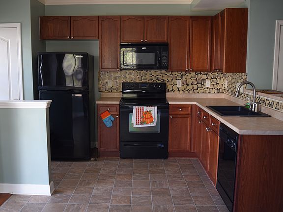 Nice updated kitchen!