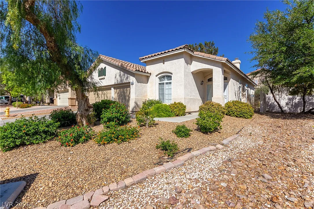 4 bed, 2.0 bath, 2020 sqft, $2,723 — Photo 2