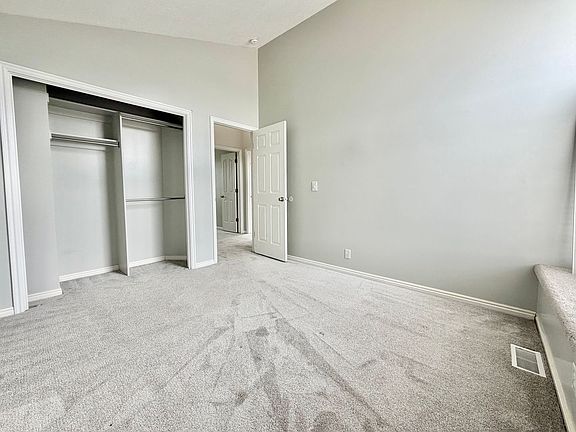 4th image of 979 E Blue Heron Cir