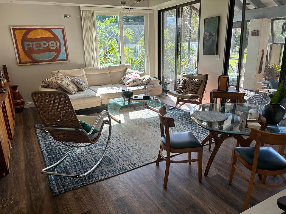 Living are with 3 slider and screened lanai