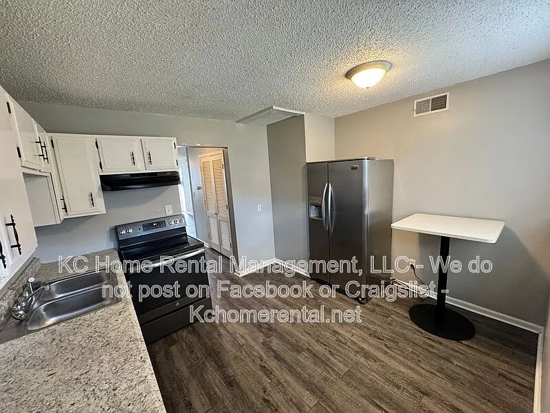 2 bed, 1.0 bath, $875 — Photo 3