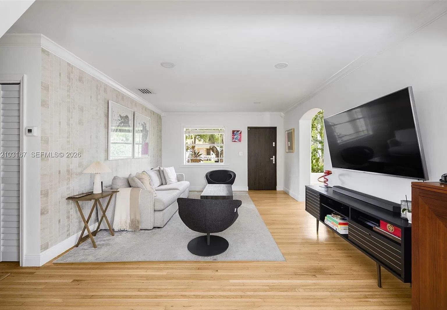 1015 SW 44th Ave — Photo 4