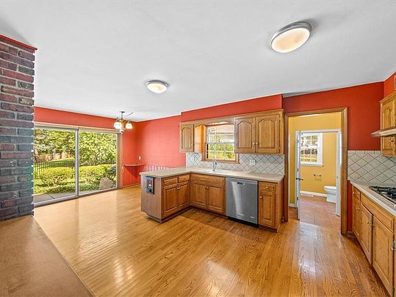 4th image of 8124 Granada St
