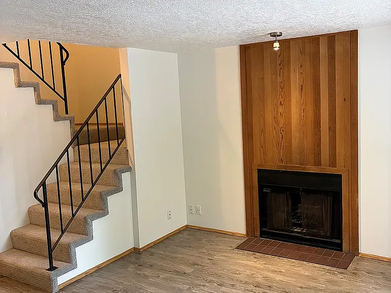 4241 SE Ivon St — Photo 3